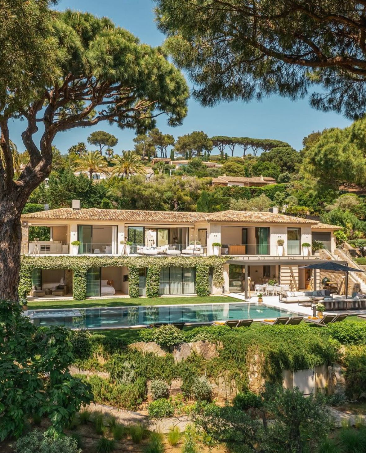 Piscine à débordement vue mer Côte d'Azur